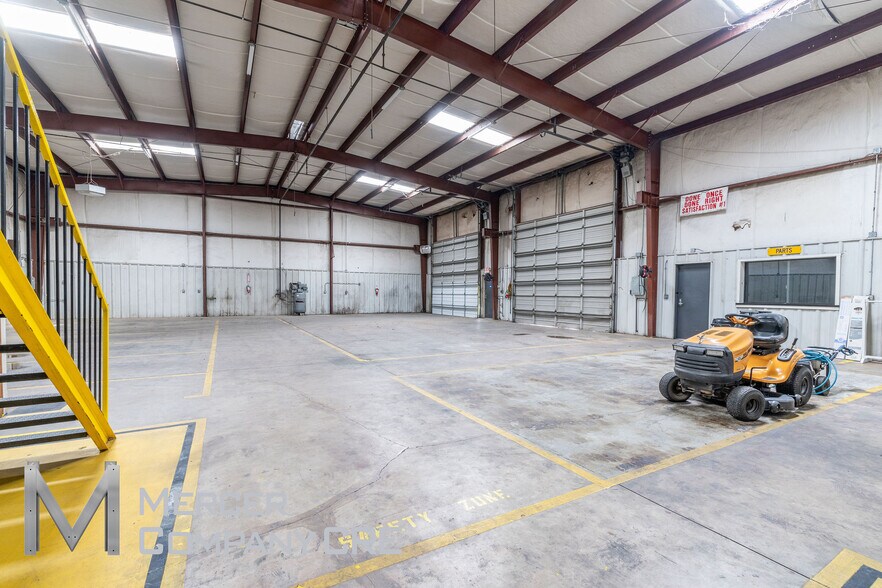 More Photos Of 813 SE 84th St, Oklahoma City Manufacturing For Sale