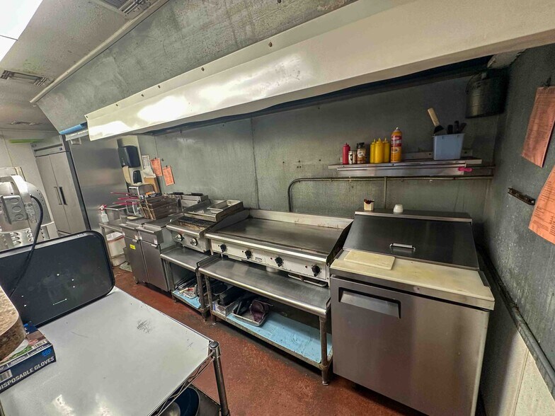 More Photos Of 245971 E Country Rd, Canton Service Station For Sale