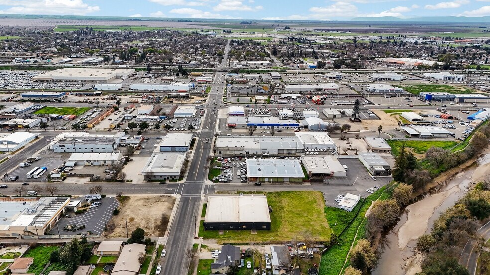 More Photos Of 1505-1507 W 18th St, Merced Warehouse For Lease