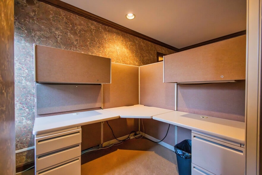 More Photos Of 1615 W Colonial Pky, Inverness Office For Sale
