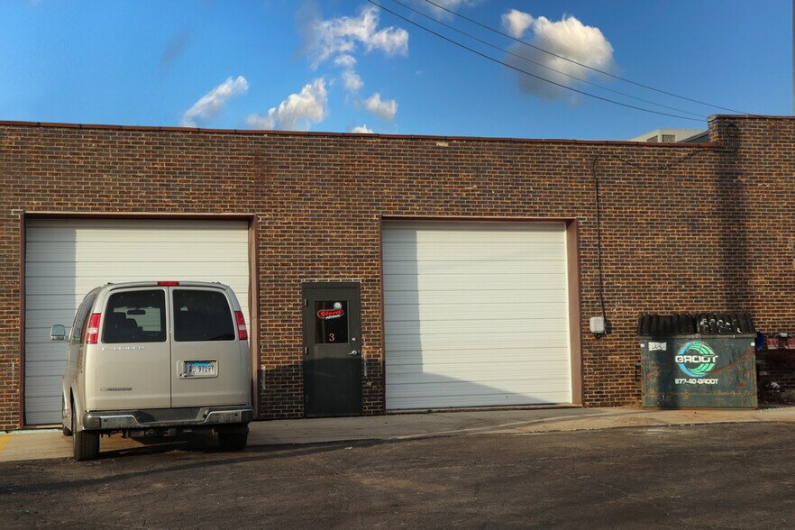 More Photos Of 6704 Pingree Rd, Crystal Lake Manufacturing For Lease