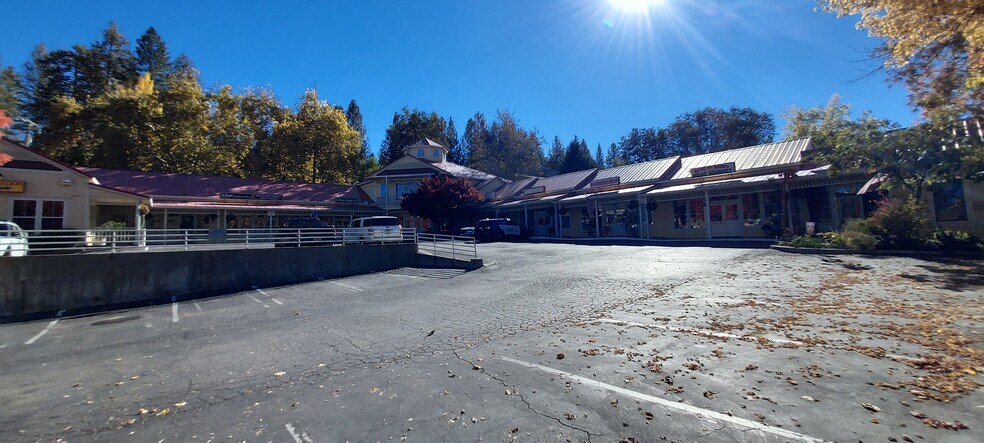 More Photos Of 18687 Main St, Groveland Storefront For Lease
