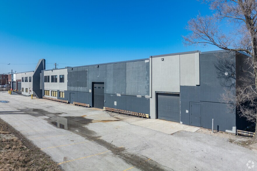 More Photos Of 2407 N Elston Ave, Chicago Industrial For Sale