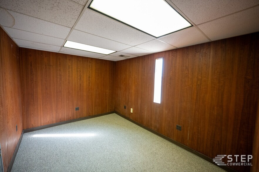 More Photos Of 425 15th St, Greeley Showroom For Sale