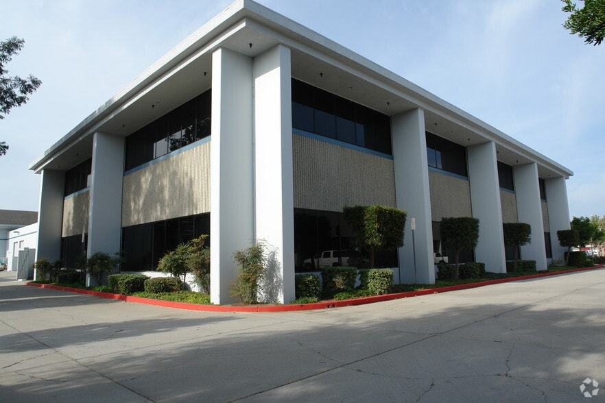 More Photos Of 1320 Flynn Rd, Camarillo Flex For Lease