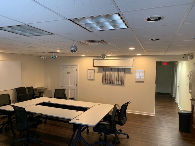 More Photos Of 204 N Hamilton St, Richmond Medical For Lease