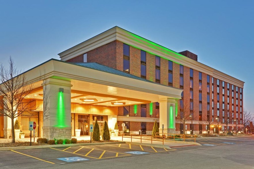 More Photos Of 6201 Joliet Rd, Countryside Hotel For Lease
