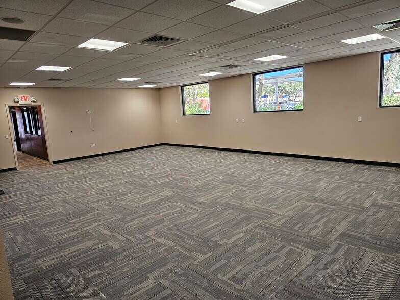 More Photos Of 907 S Woodland Blvd, Deland Office For Sale
