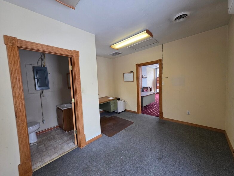 More Photos Of 12 W 4th St, Emporium Office For Sale