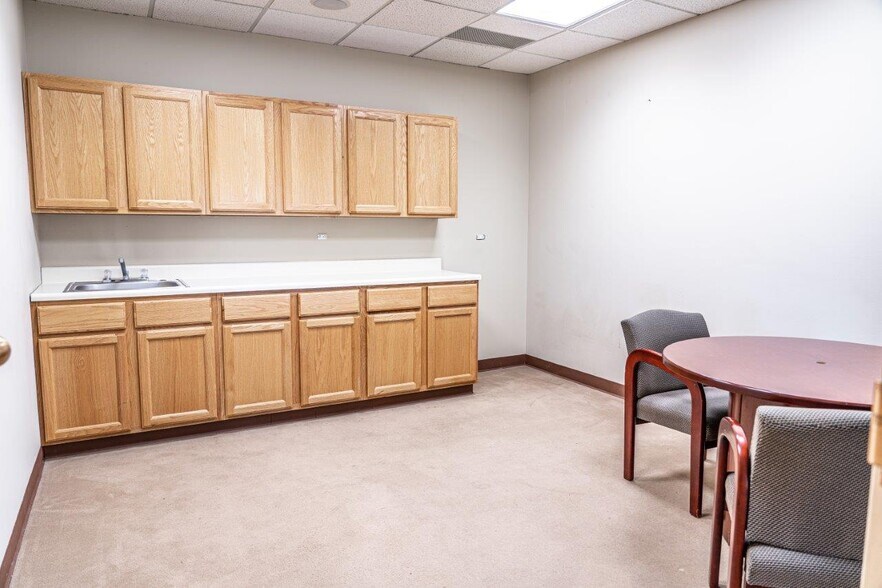 More Photos Of 433 Park Point Dr, Golden Office For Lease