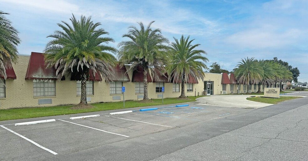 More Photos Of 146 E 28th St, Cut Off Assisted Living For Sale