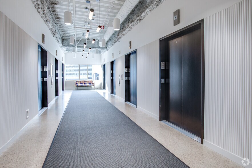 More Photos Of 45 S 7th St, Minneapolis Office For Lease