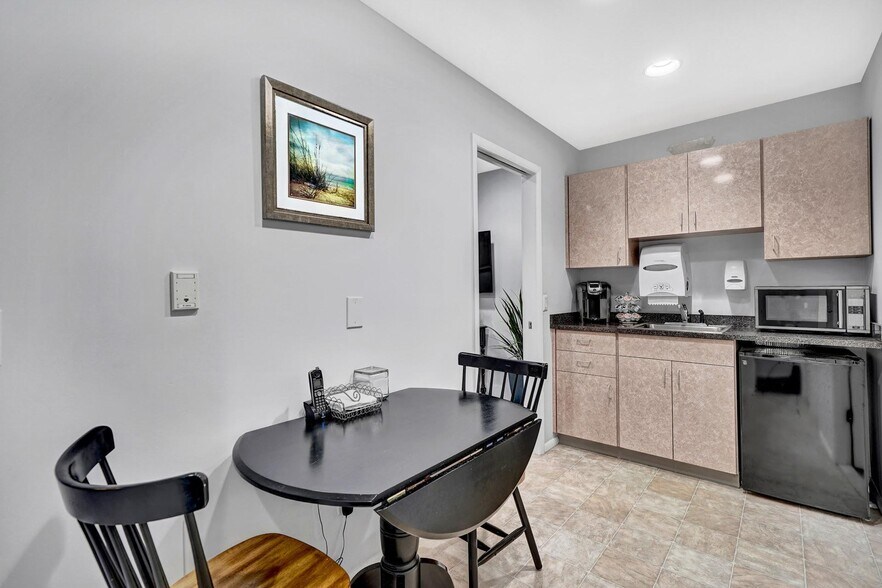 More Photos Of 3630 Hill Blvd, Yorktown Medical For Sale