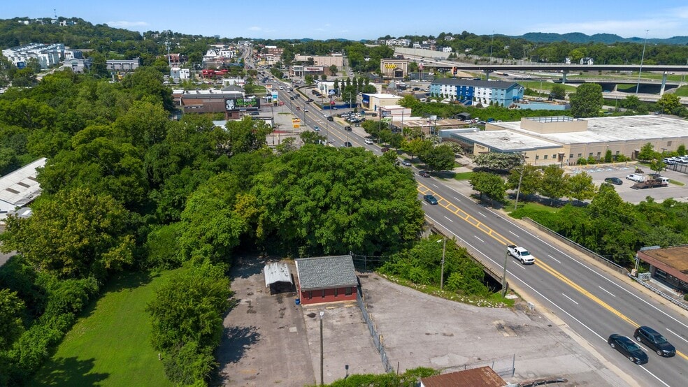 More Photos Of 5409 Charlotte Pike, Nashville Auto Dealership For Lease