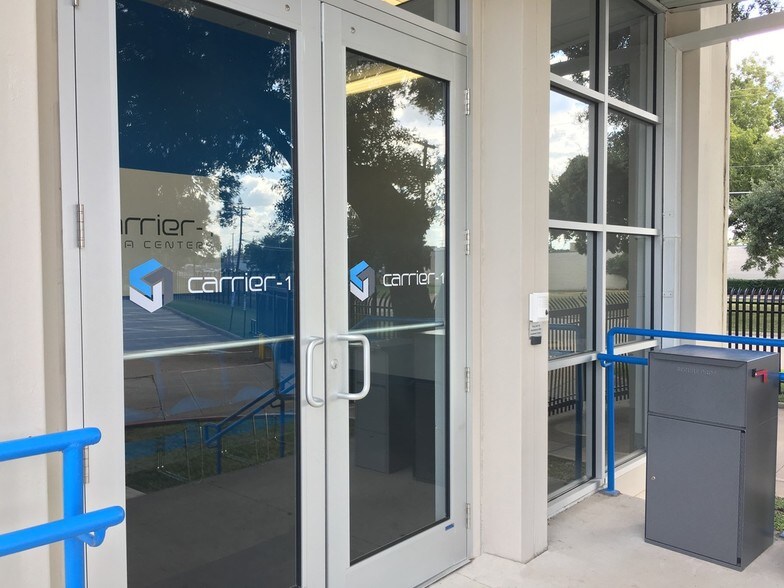 More Photos Of 1515 Round Table Dr, Dallas Warehouse For Lease