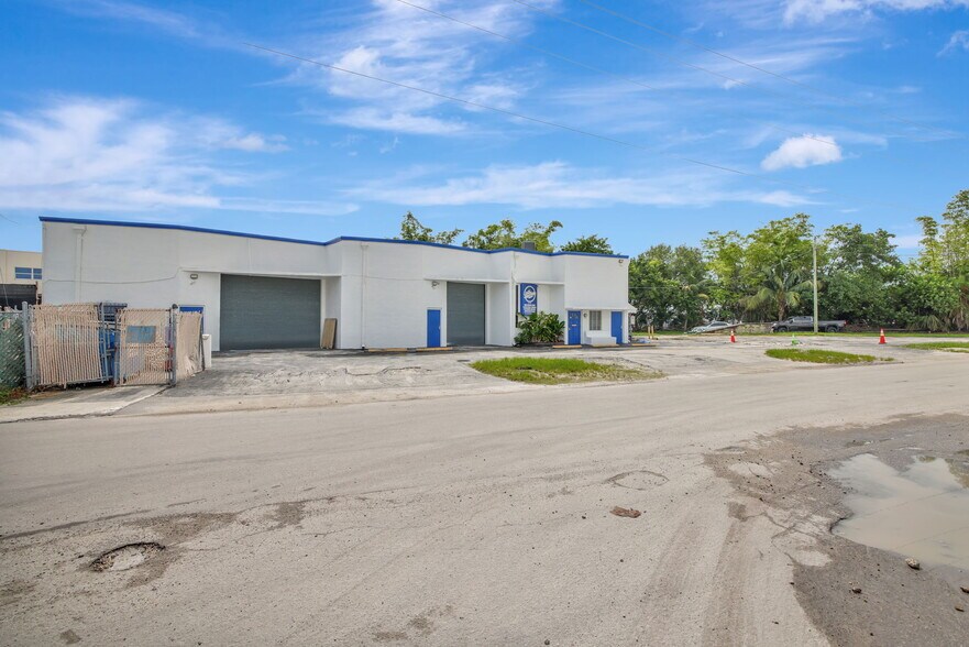 More Photos Of 15221 NE 21st Ave, Miami Warehouse For Sale