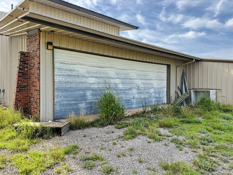 More Photos Of 1515 N Broadway, Hobart Industrial For Sale