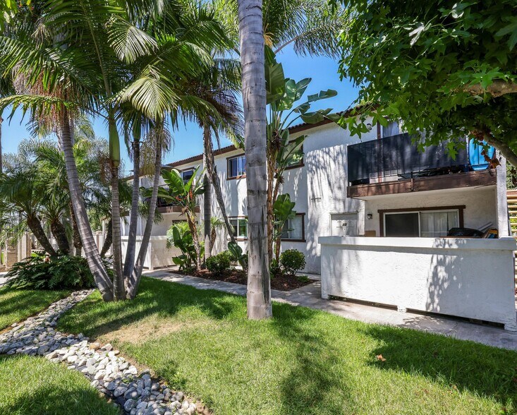 More Photos Of 380 Plymouth Dr, Vista Apartments For Sale