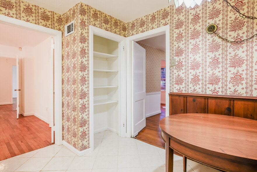 More Photos Of 112 E Derenne Ave, Savannah Office For Sale