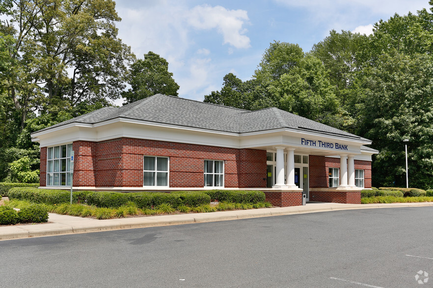 Primary Photo Of 1720 Oakdale Rd, Charlotte Bank For Sale