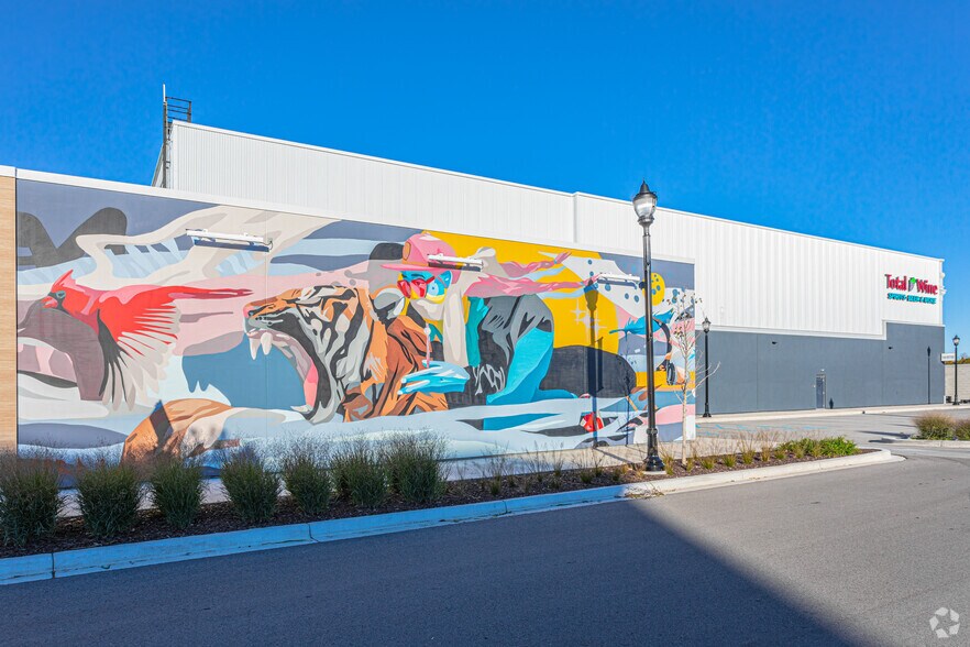 More Photos Of 5900 N Port Washington Rd, Glendale Unknown For Lease