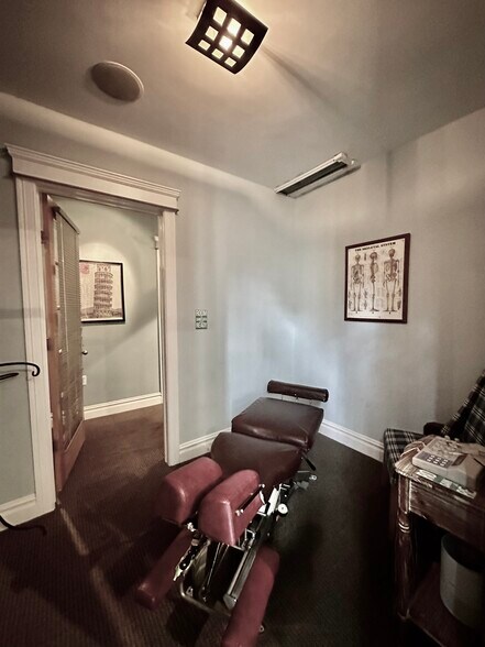 More Photos Of 4 Dearfield Dr, Greenwich Medical For Lease