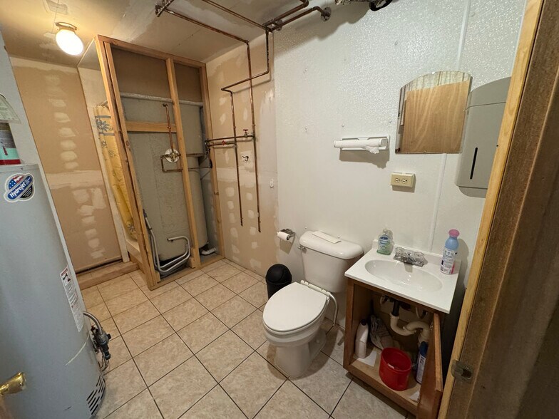 More Photos Of 402 S 7th St E, Riverton Flex For Sale