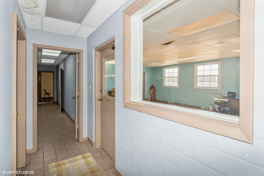 More Photos Of 720 Kennon Rd, Rockford Truck Terminal For Sale