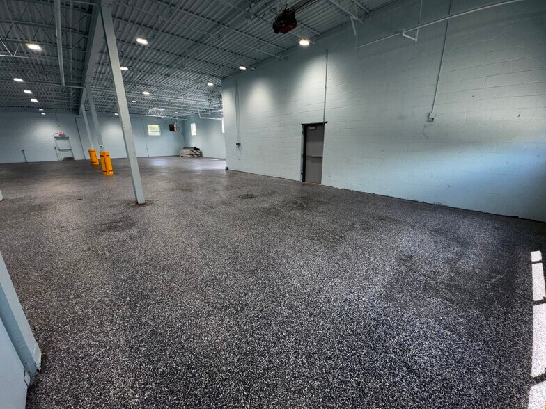 More Photos Of 1520 Hannah Ave, Forest Park Flex For Lease