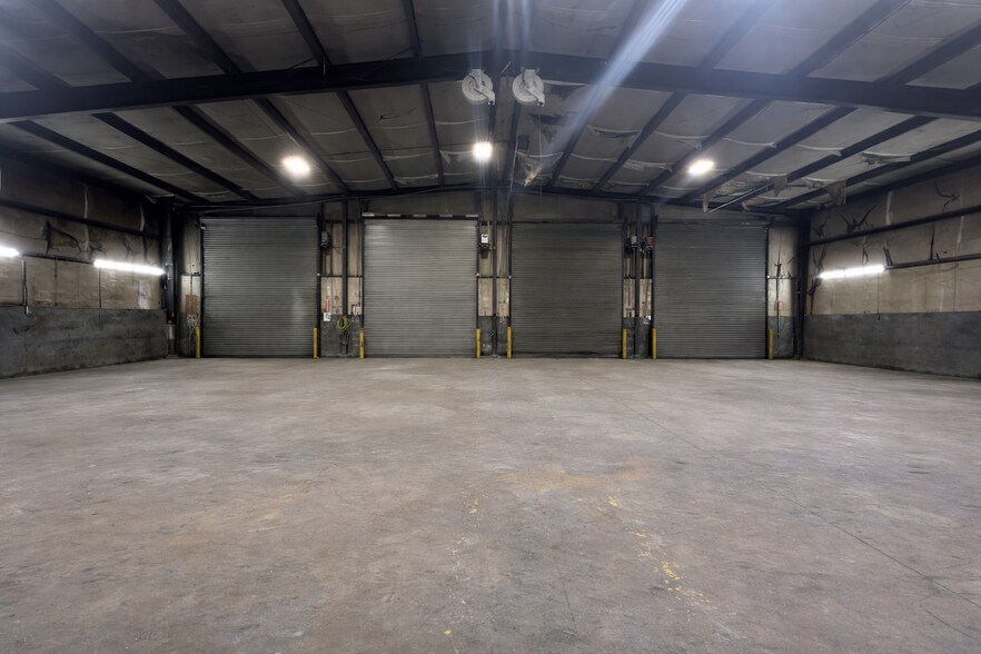 More Photos Of 432 N Royal St, Jackson Warehouse For Lease