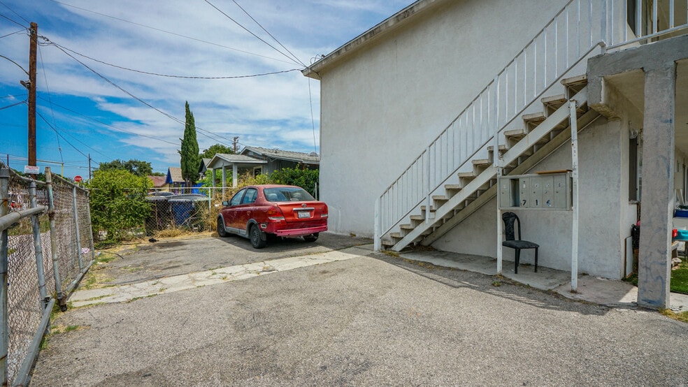 More Photos Of 6714 Parmelee Ave, Los Angeles Apartments For Sale