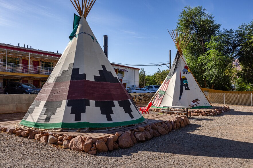 More Photos Of 166 S 400 E, Moab Hotel For Sale