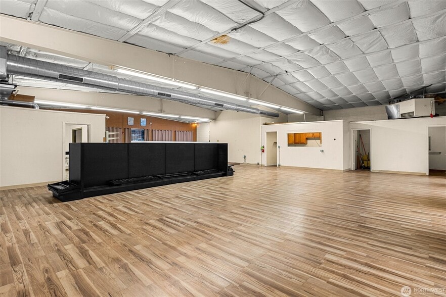 More Photos Of 825 Valley Mall Pky, East Wenatchee Flex For Sale