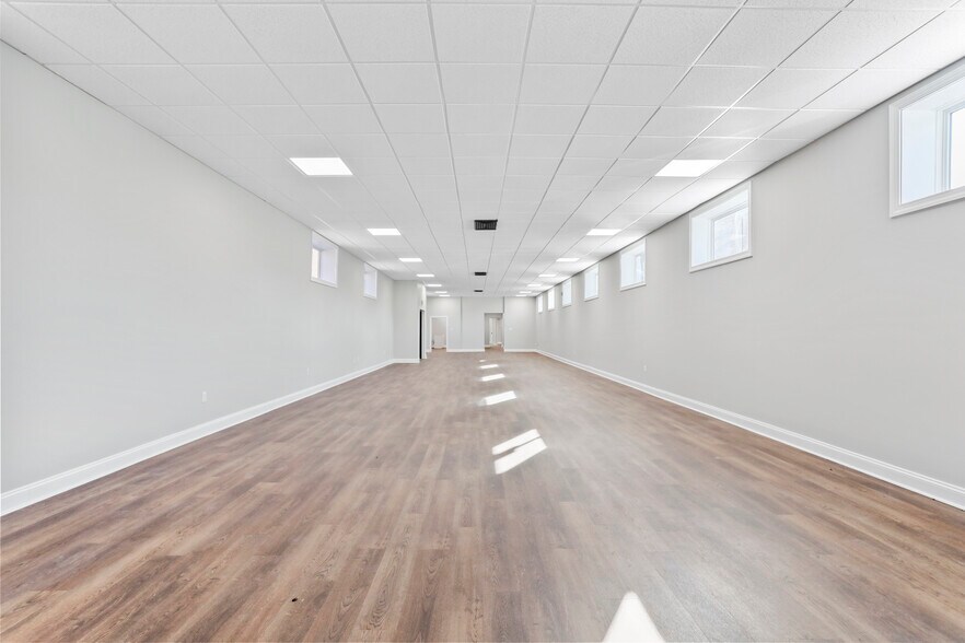 More Photos Of 127 E King St, Martinsburg Office For Lease