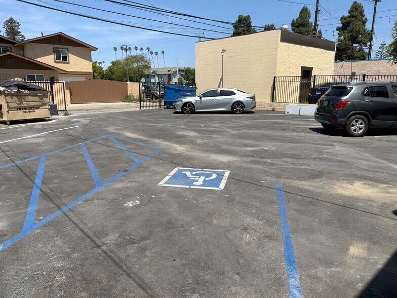 More Photos Of 321-325 S C St, Oxnard Storefront For Sale