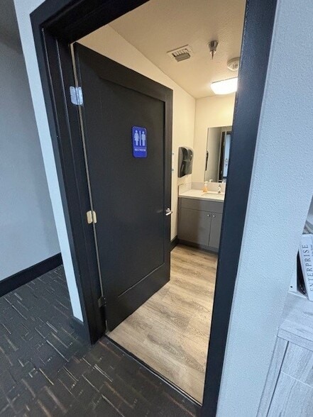 More Photos Of 9410 Topanga Canyon Blvd, Chatsworth Office For Sale