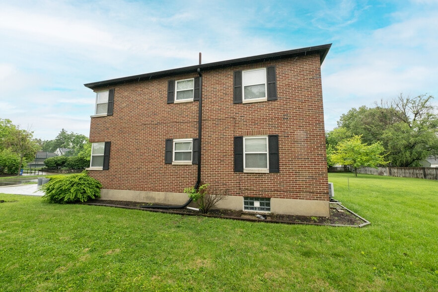 More Photos Of 349 Orchard Dr, Oakwood Apartments For Sale