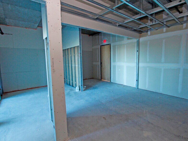 More Photos Of 10450 NW 33rd St, Doral Office For Sale