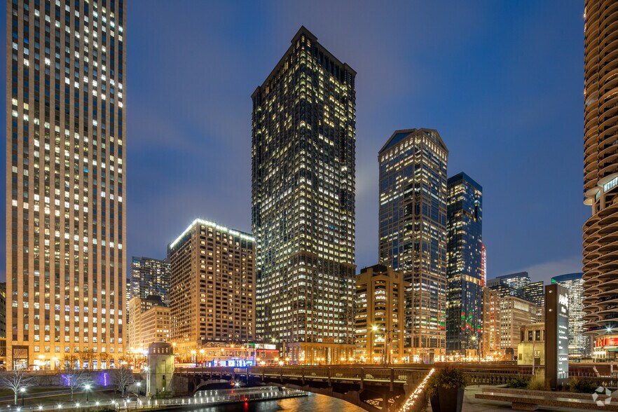 More Photos Of 35 W Wacker Dr, Chicago Office For Lease