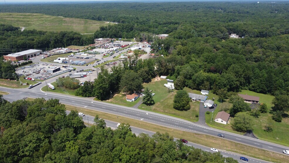 More Photos Of 6933 Colchester Park Dr, Manassas Warehouse For Lease