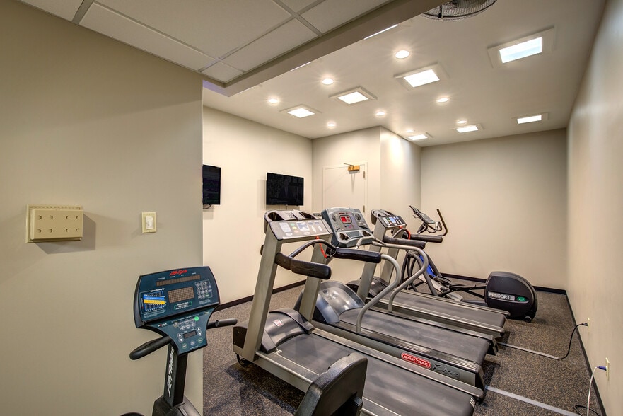 More Photos Of 8330-8350 Meadow Rd, Dallas Office For Sale
