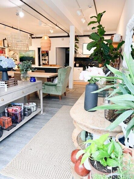 More Photos Of 8 Main St, Redding Storefront Retail Residential For Lease