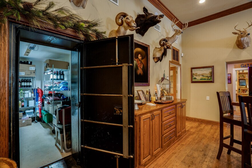 More Photos Of 109 N Main St, Henrietta Specialty For Sale