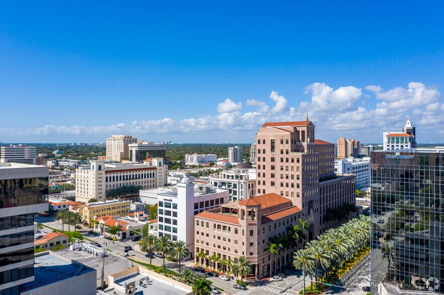 More Photos Of 220 Alhambra Cir, Coral Gables Office Residential For Lease
