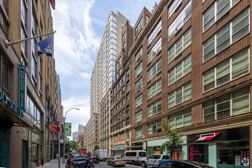 More Photos Of 323-325 W 37th St, New York Office For Lease