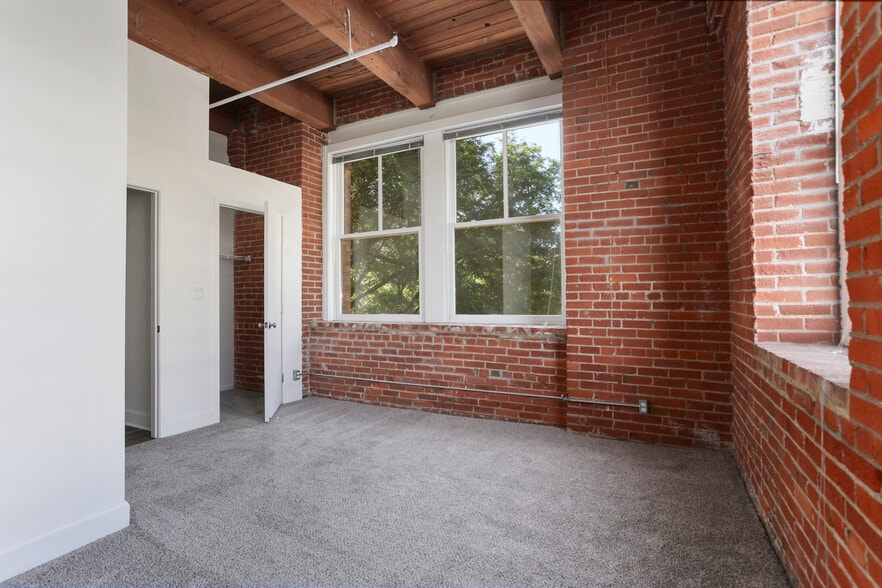 More Photos Of 412 W 8th St, Kansas City Apartments For Sale