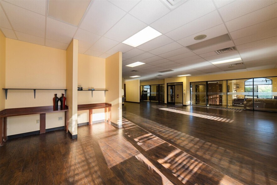 More Photos Of 720 W Nathan Lowe Rd, Arlington Medical For Sale