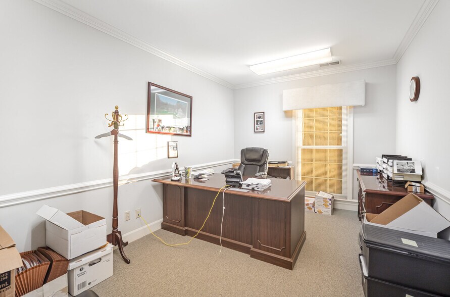 More Photos Of 4523 Park Rd, Charlotte Office For Sale