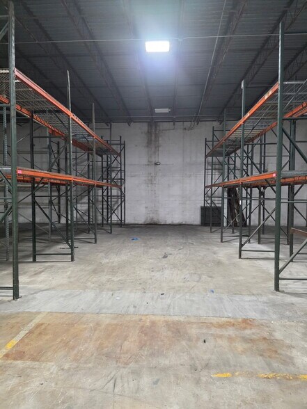 More Photos Of 3661 S Pine Ave, Ocala Flex For Lease