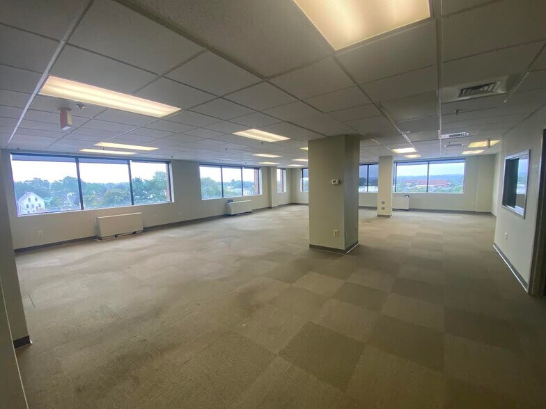 More Photos Of 228 Maple St, Manchester Office For Sale